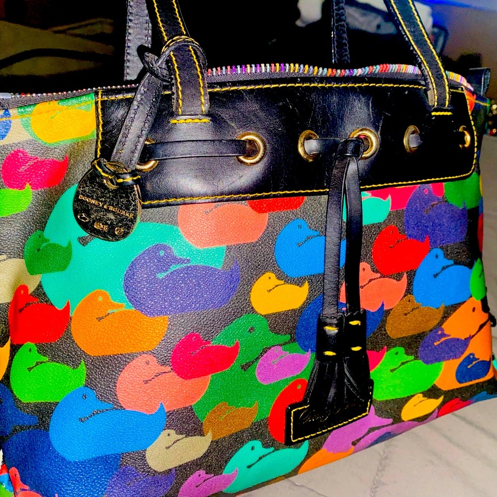 Vintage Dooney and Bourke shoulder bag. In good condition.